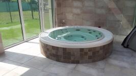 wellness vířivka uvnitř wellness vířivka uvnitř